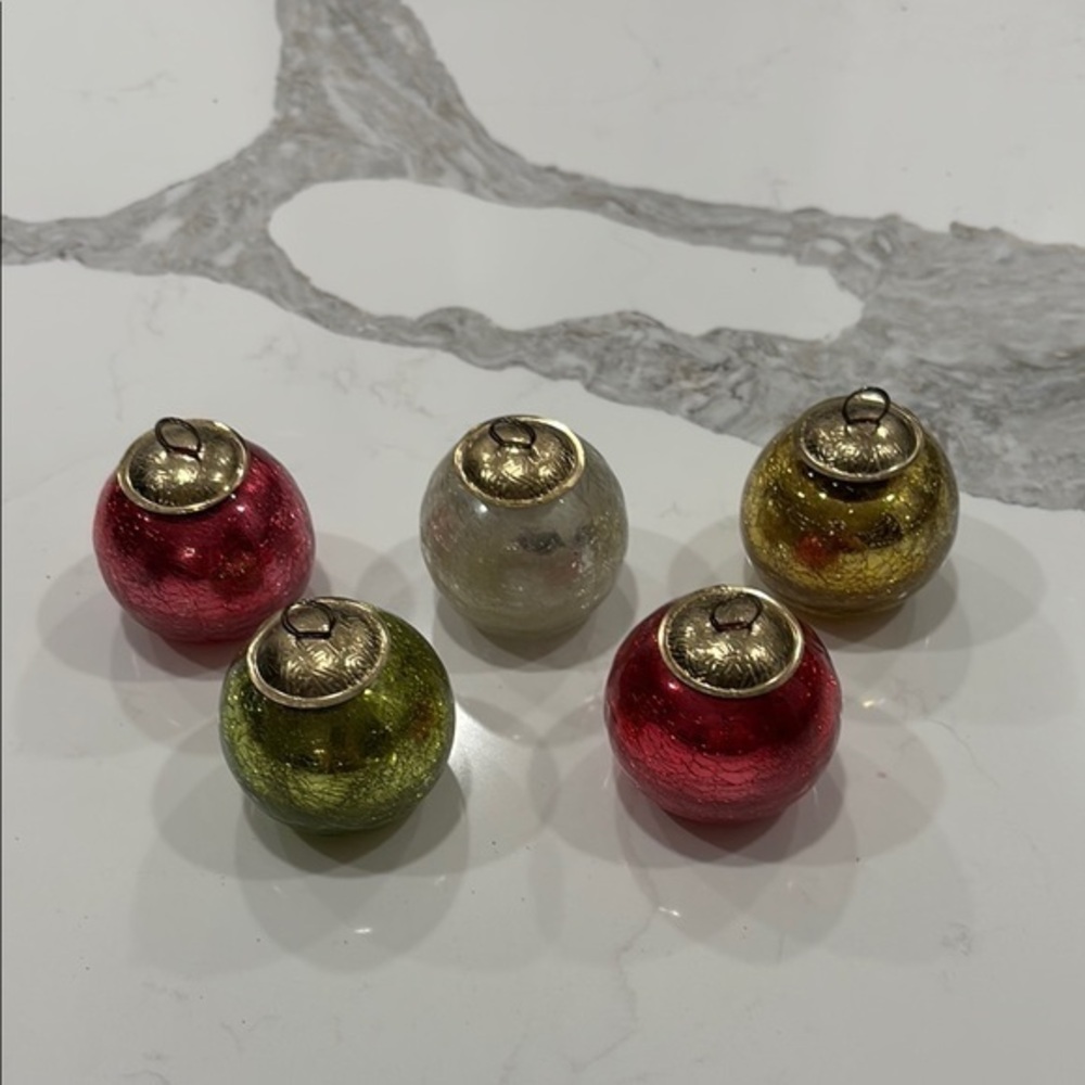 Set of 5 Place card holders in the‎ shape of an ornament crackled mercury glass